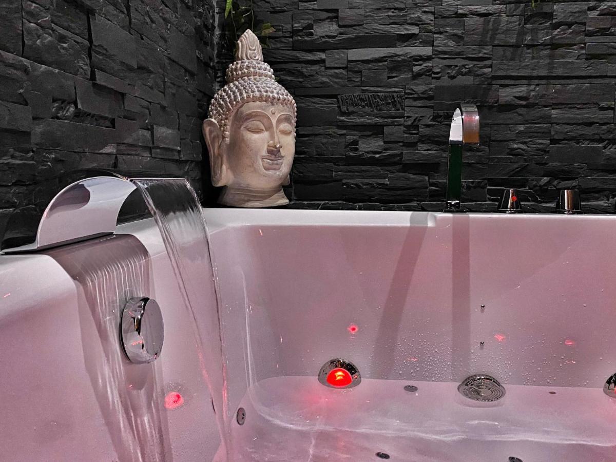 Suite Jacuzzi Privatif Plage Des Catalans Марсель Экстерьер фото