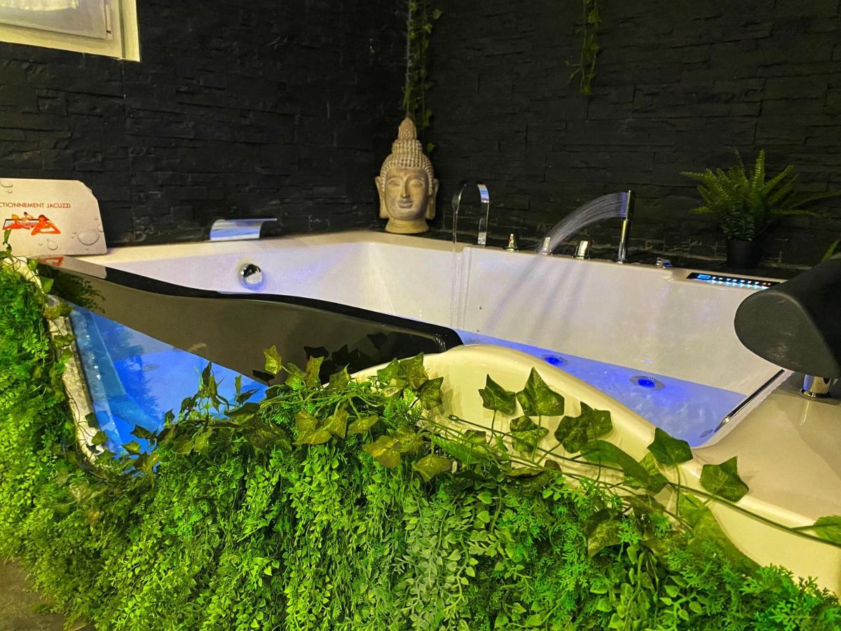 Suite Jacuzzi Privatif Plage Des Catalans Марсель Экстерьер фото