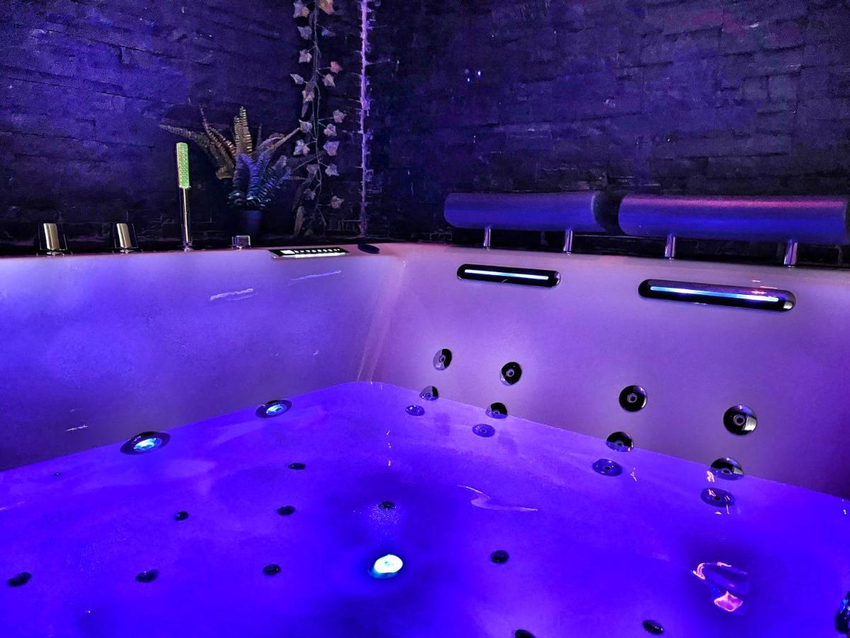 Suite Jacuzzi Privatif Plage Des Catalans Марсель Экстерьер фото