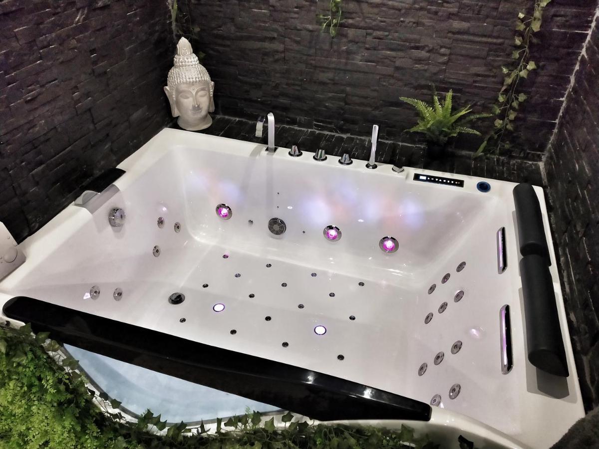 Suite Jacuzzi Privatif Plage Des Catalans Марсель Экстерьер фото
